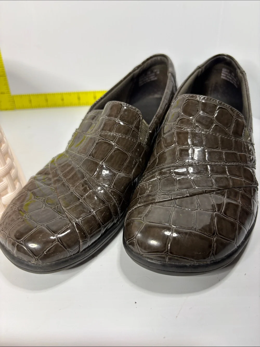 Cleaners‎ 6 Croc-Embossed Slip-On Loafers in Dark Brown. Box 27
